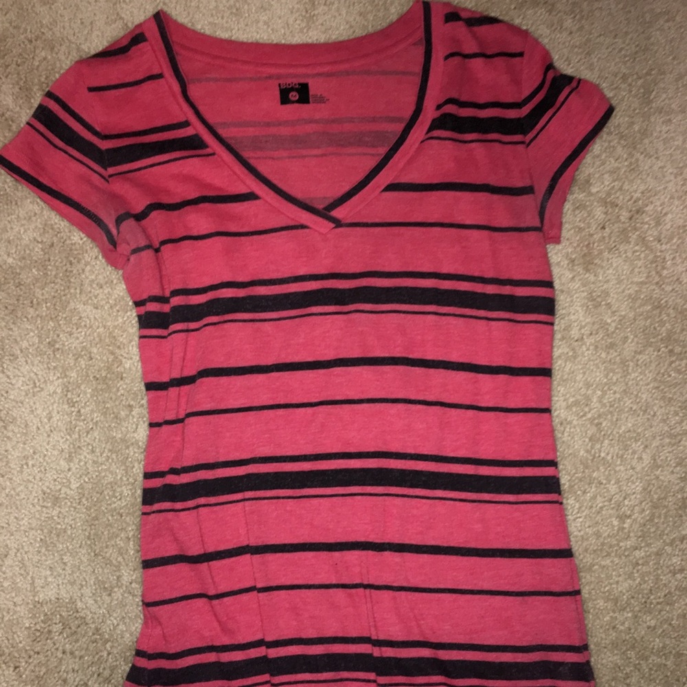 BDG V neck tee